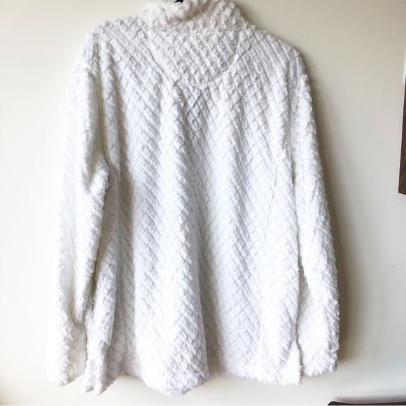 NWOT Pullover - Picture 4 of 4